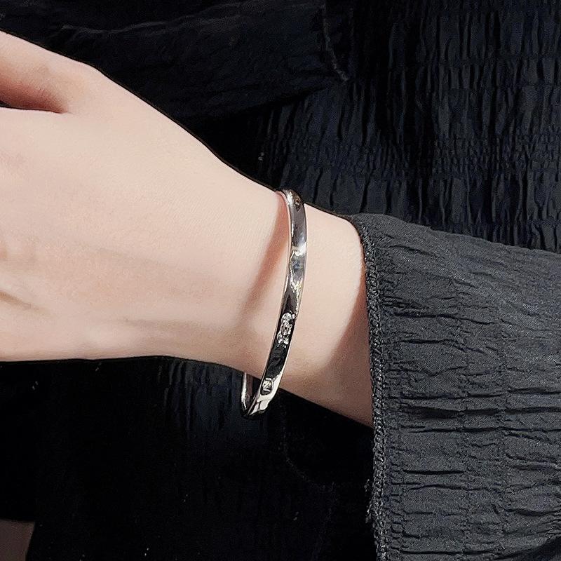 Personalized Simple And Fashionable Girl Plain Circle Bear Bracelet High-End Bracelet Pull Bracelet Bracelet Bracelet Bracelet Bracelet Jewelry