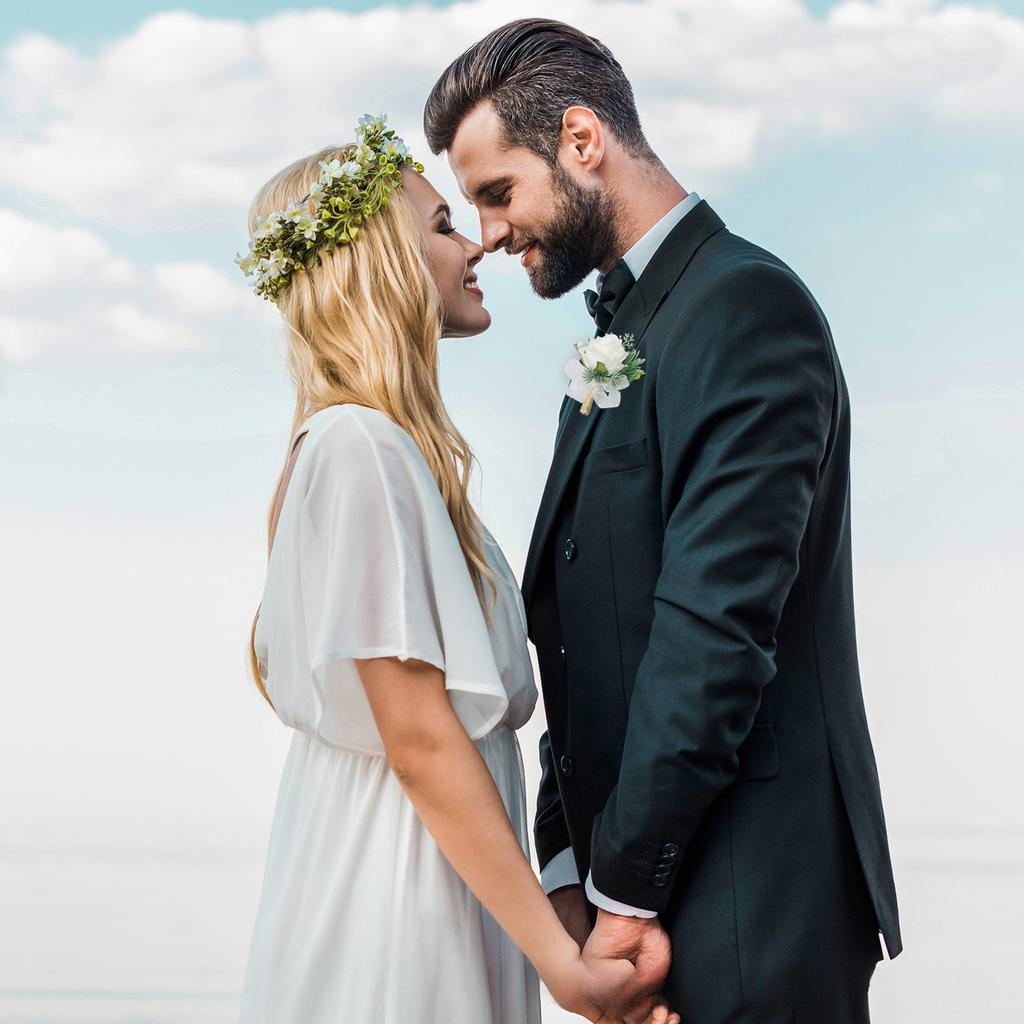 1Pc Simulation Bridesmaids and Groomsmen Wedding White Rose Green Plant Corsage Wrist Flower