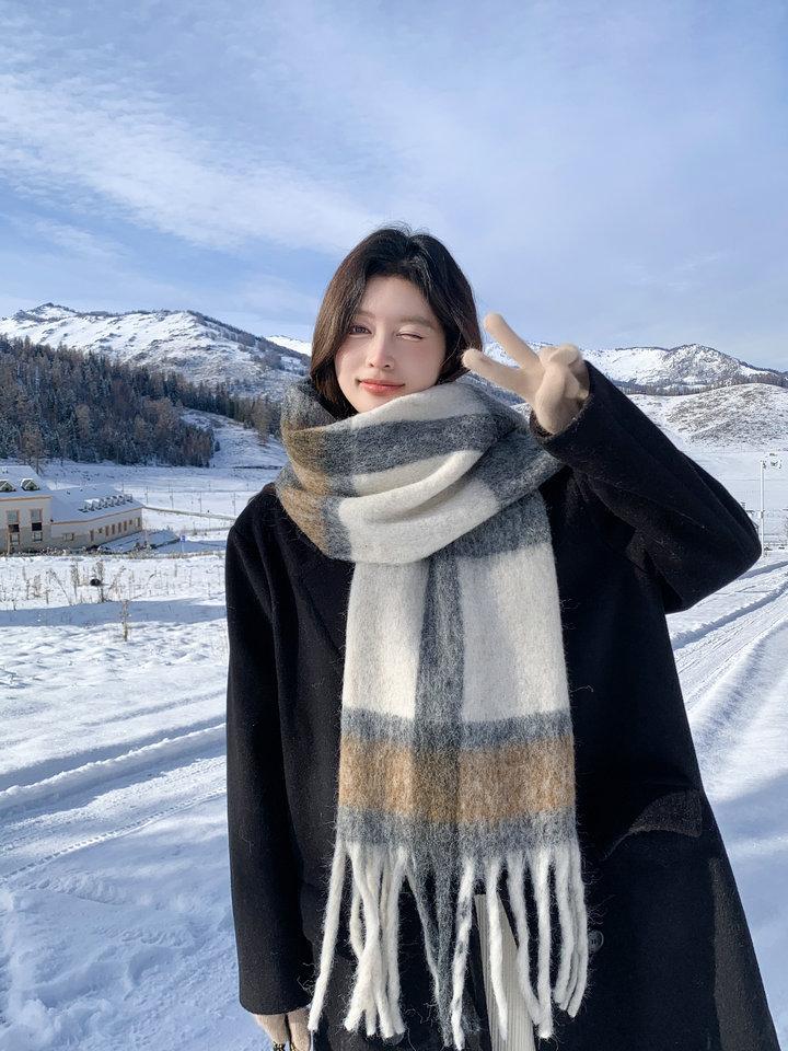 Contains retro plaid scarf women's Korean version new winter thickened warm shawl long fringed atmosphere scarf