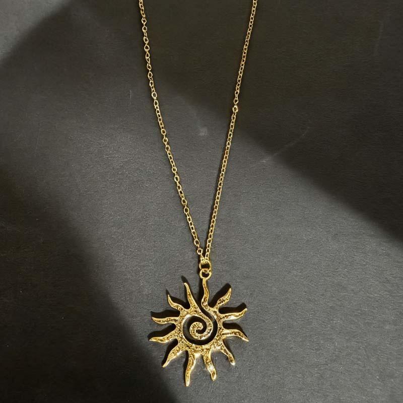 1Pc Gold Sun Pendant Necklace – Spiral Hollow Out Charm for Women, Minimalist Fashion Choker, Trendy Statement Jewelry