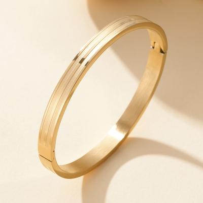 Europa und die Vereinigten Staaten neues gestreiftes Armband aus Gold für den täglichen Gebrauch elegant Persönlichkeit leichter Luxus Hersteller Großhandel