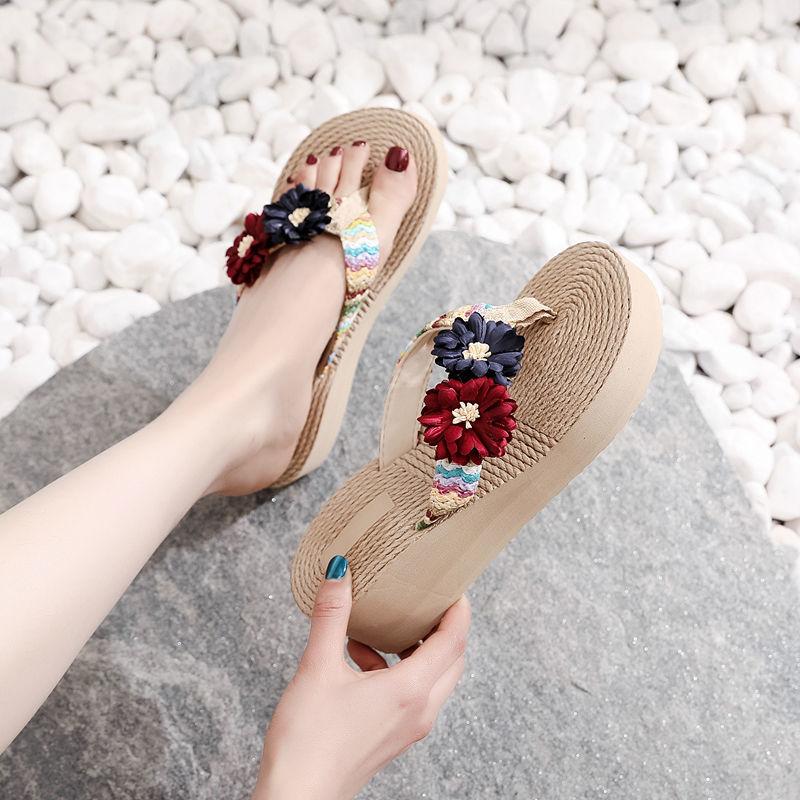 Summer New 2025 Sandals Flip Flop Beach Slipper With Stylish Fashion Comfortable Flat Cute Slippers For Women Platform Hot