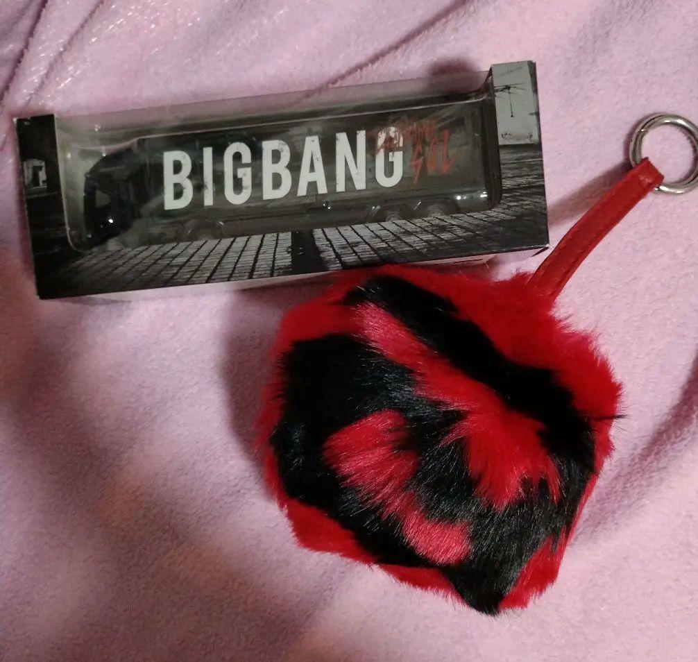 

[USED] BIGBANG SOL Miniature Truck Fur Charm