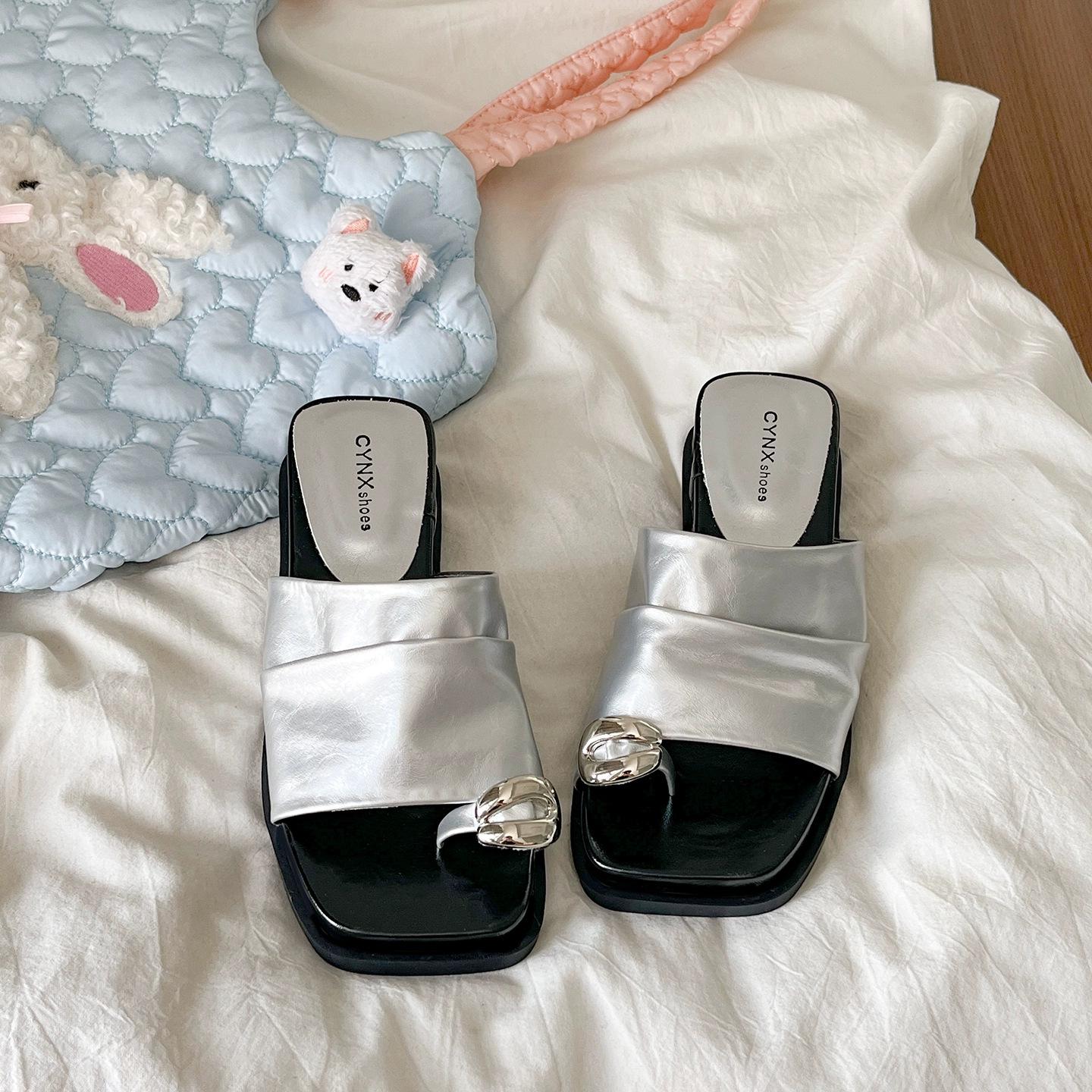 

2025 summer retro metal buckle cover toe high heeled slippers fashion outer wear temperament beach toe drag Roman shoes women 40 серебряный