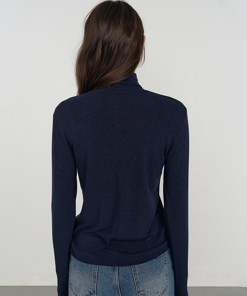 Isibchilwai Basic Wool Neck Top (Navy)