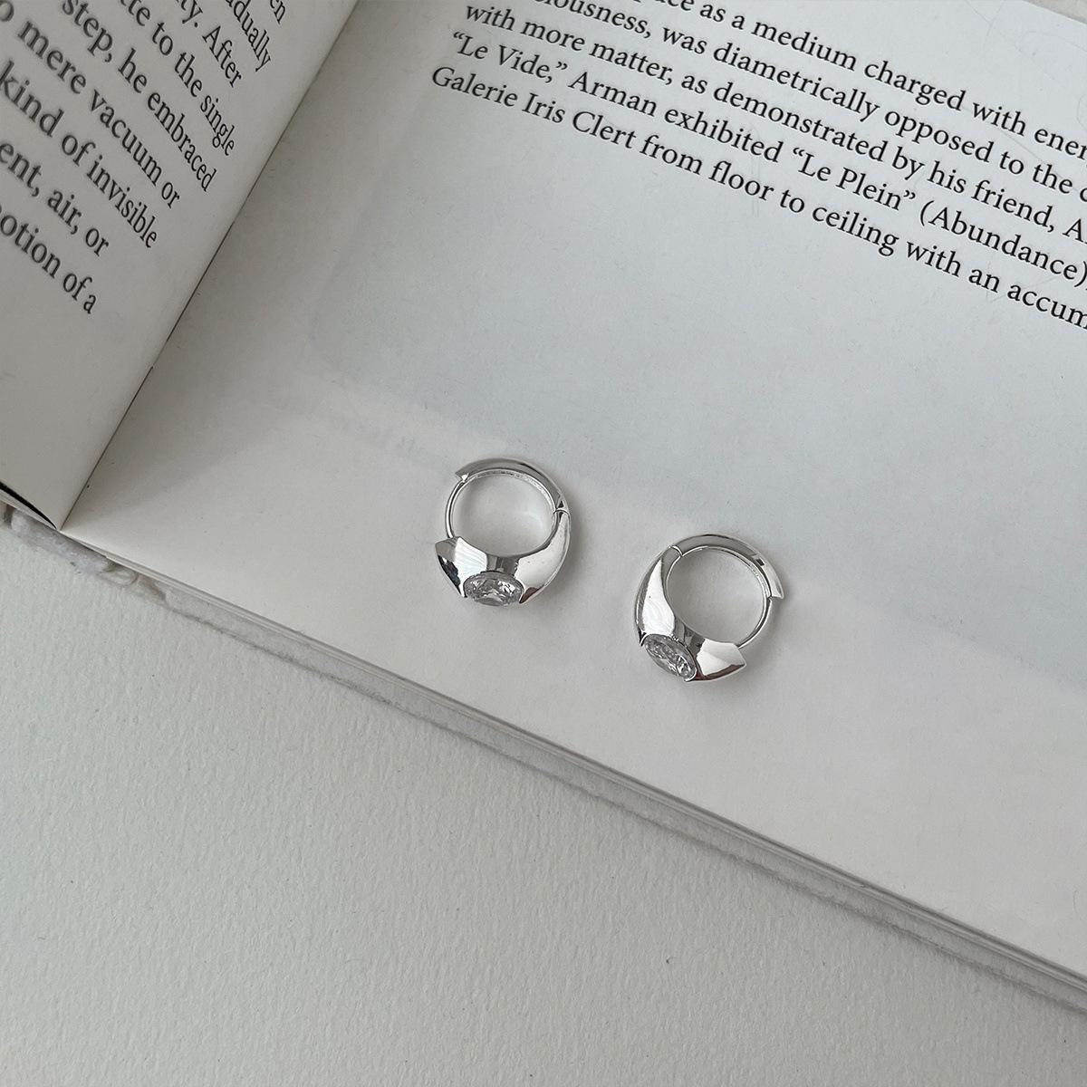 

925 silver needle zircon earrings women s niche design high-end earrings exquisite fashion autumn and winter atmospheric earrings new products 925 silver needle