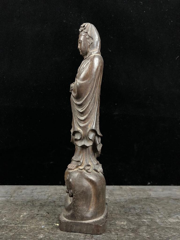 Sammlung Chinesisches Natürliches Ebenholz Holzschnitzerei Kwan-yin Statue Holzskulptur