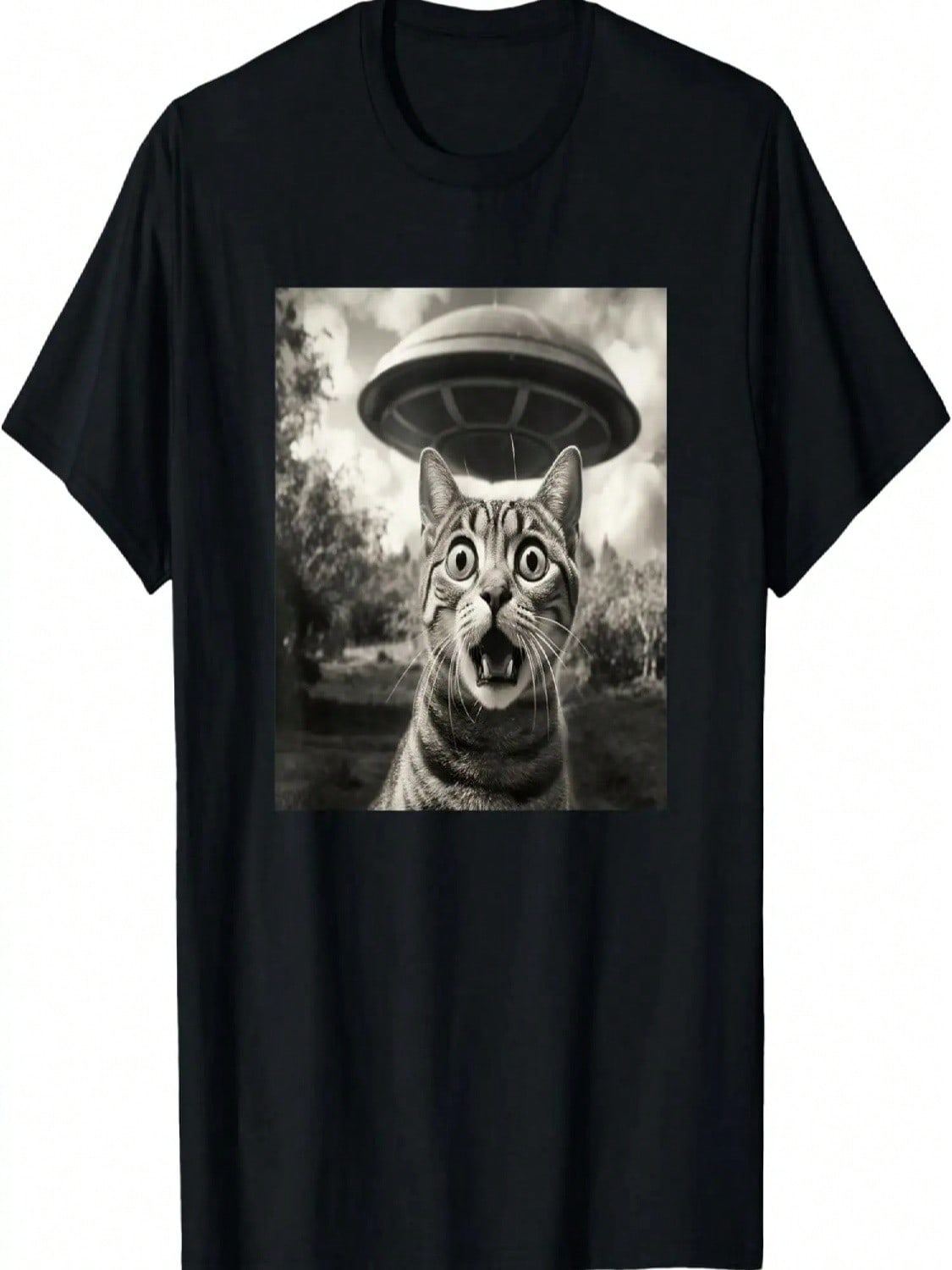 Surprised Cat And UFO Black And White Photo 1950s Alien T-Shirt S