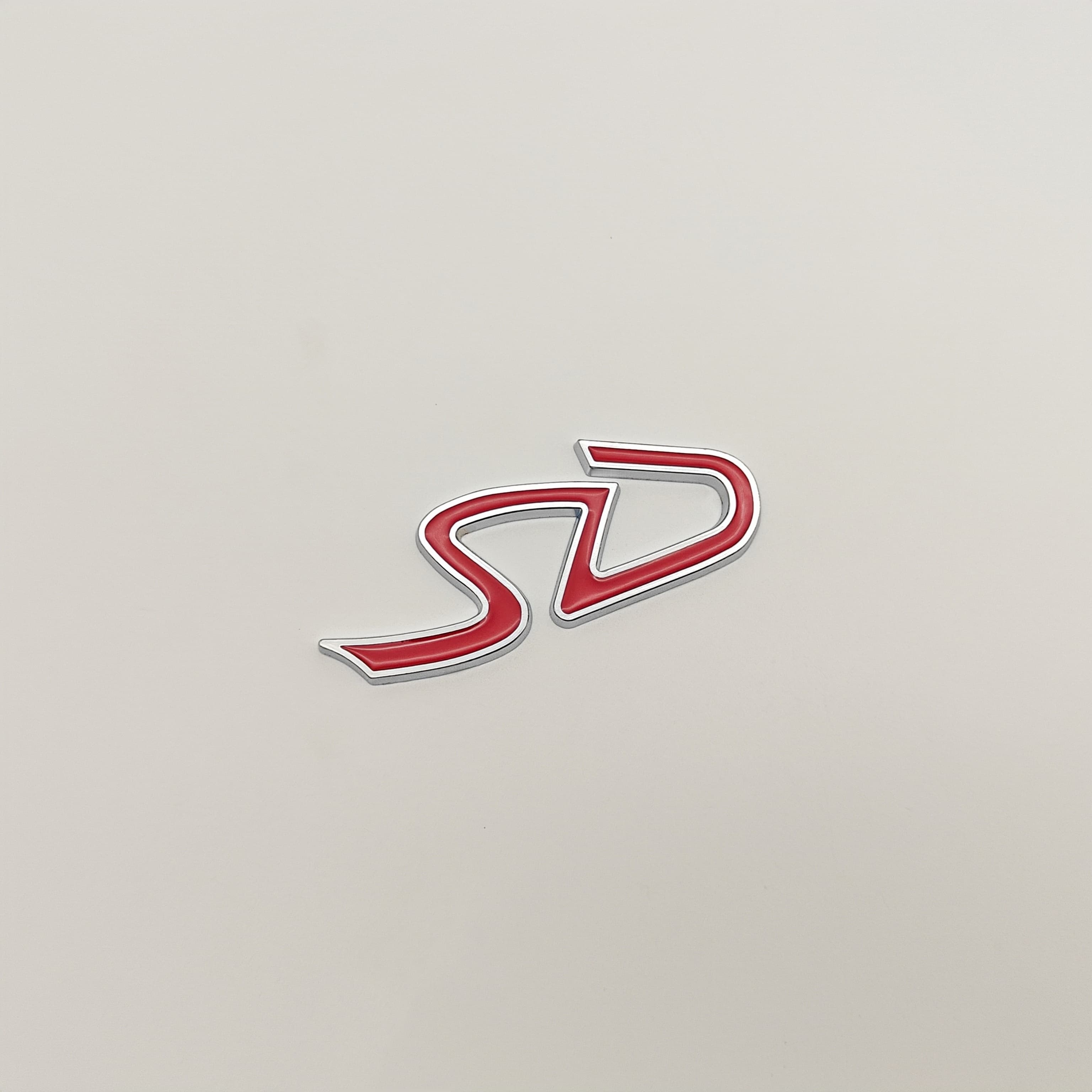 

1Pc 3D Metal SE SD Letter Emblem Decal Side Fender Rear Trunk Badge Sticker for Corolla Camry R55 R56 F56 R50 R52 F55 R53 SD срібний/червоний