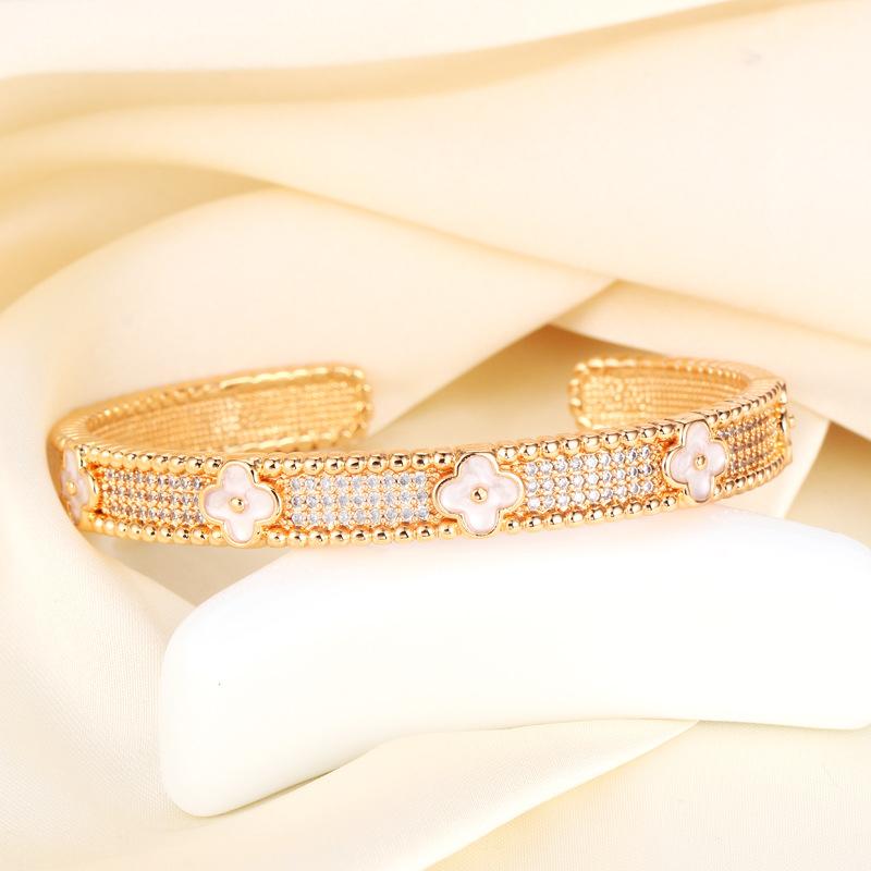 Seiko Fritillary Kaleidoscope Four Leaf Clover Bracelet Ins Wind Retro Temperament Bracelet Jewelry Wholesale