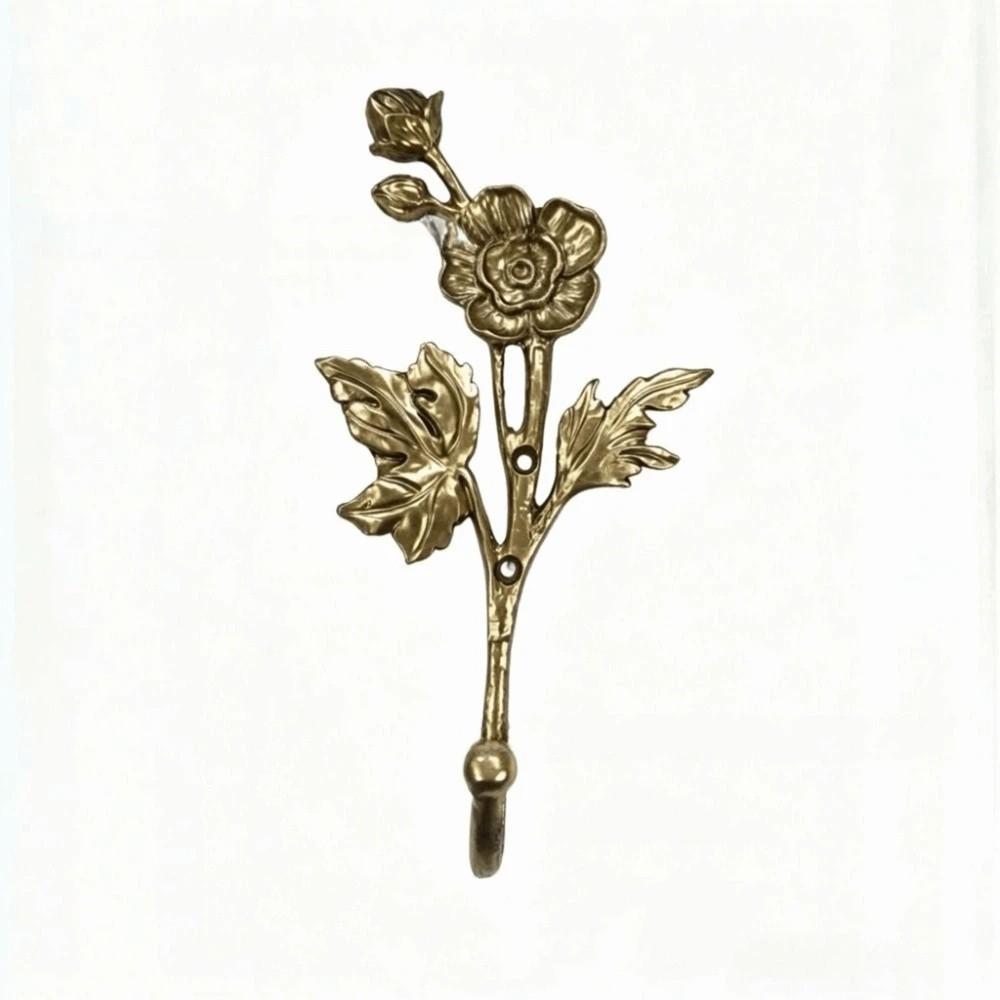 Golden Finish Leaf Shaped Wall Hooks Sturdy Alloy Stable Structure Alloy Wall Hooks Elegant Design Strong Bearing