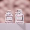 Dior Miss Dior Blooming Bouquet Eau de Toilette 5 ml - Sladká, svěží a mladistvá, vhodná pro každodenní nošení.