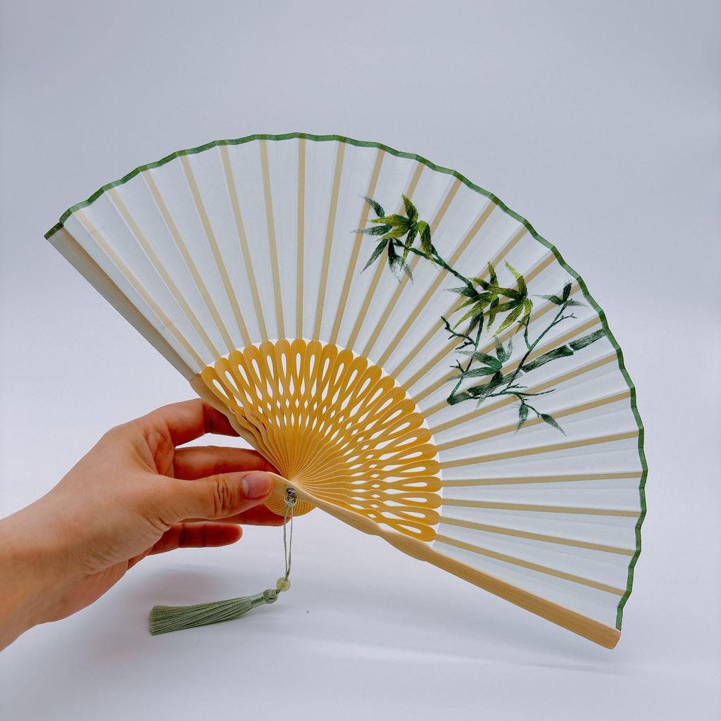 Hanfu Faltfächer im antiken Stil: Neuer chinesischer Design-Tanzfächer für Damen