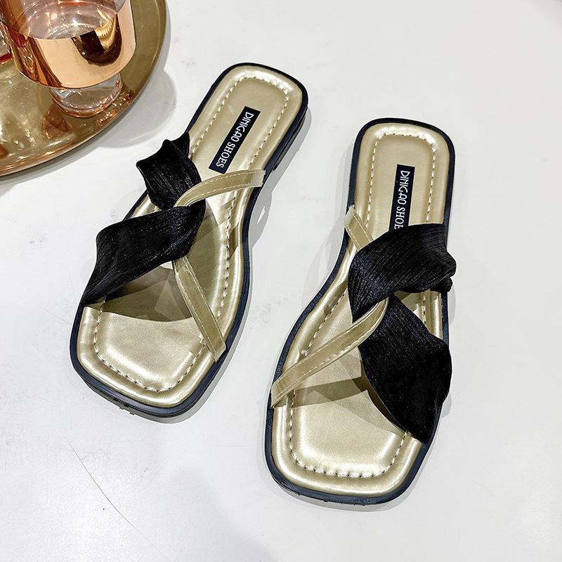 

Однословные тапочки женские летние 2025 новые нишевые ощущение высокого класса с юбкой сандалии Сяосянфэн 40 чёрный