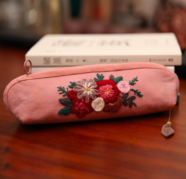 23*6*8cm Pencil Case European Embroidery Kit Simple Three-dimensional Embroidery Ribbon Kit Embroidery Needlework красный
