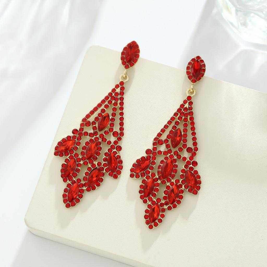 

Fashion Alloy Geometric Dangle Earrings For Women With Gold Ear Pins красный