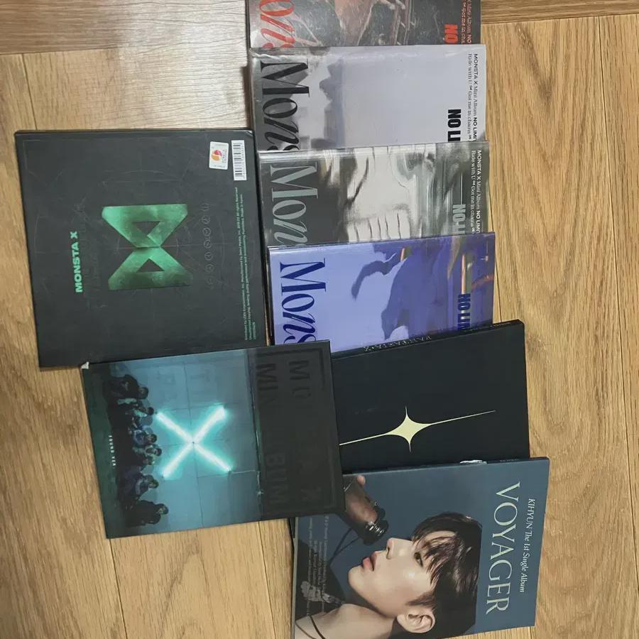 

Monsta X 8-piece Album Set