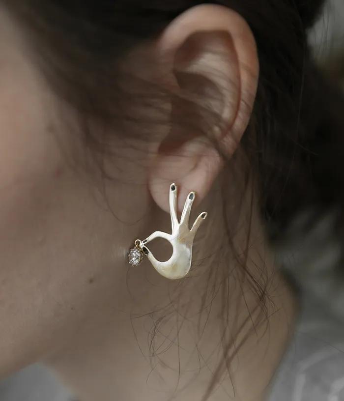 finger point earring