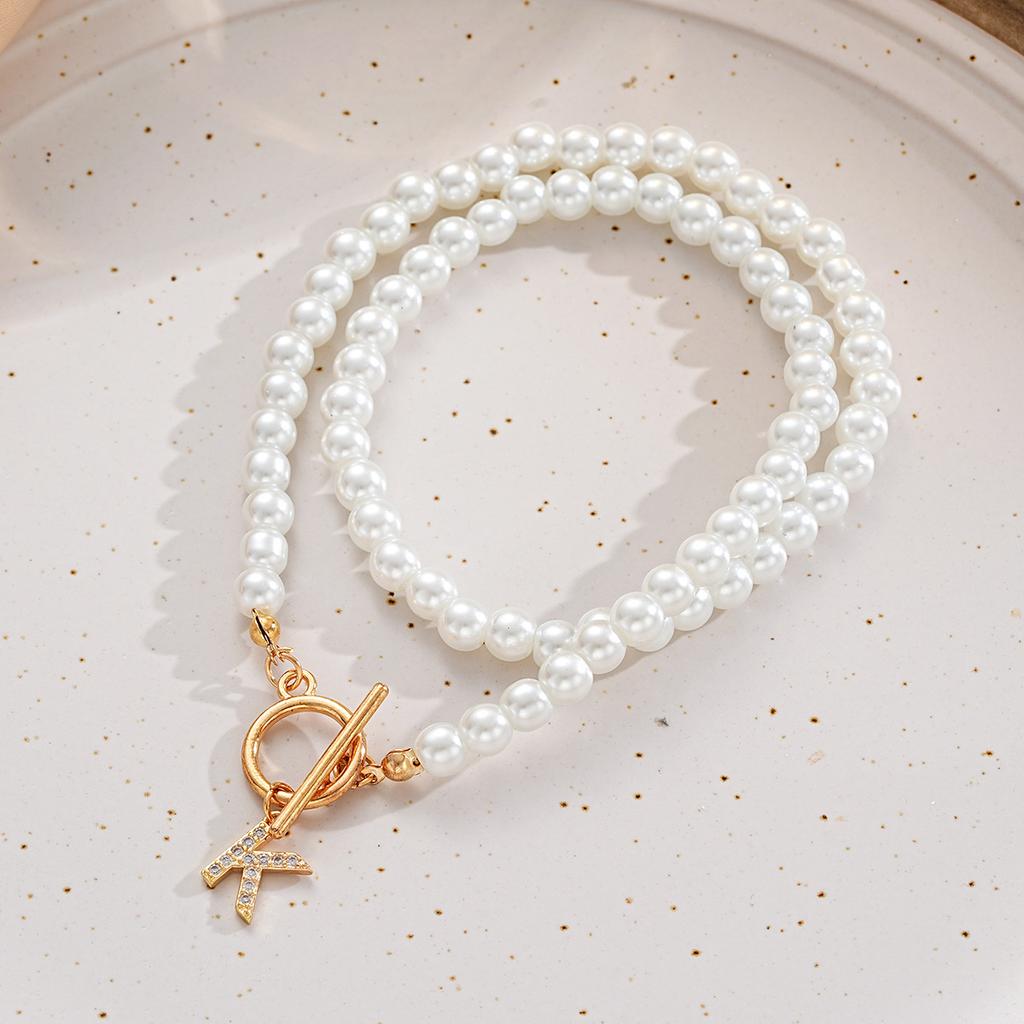 Hot-selling pearl chain OT buckle necklace, diamond-set 26-letter pendant, collarbone chain, name necklace.