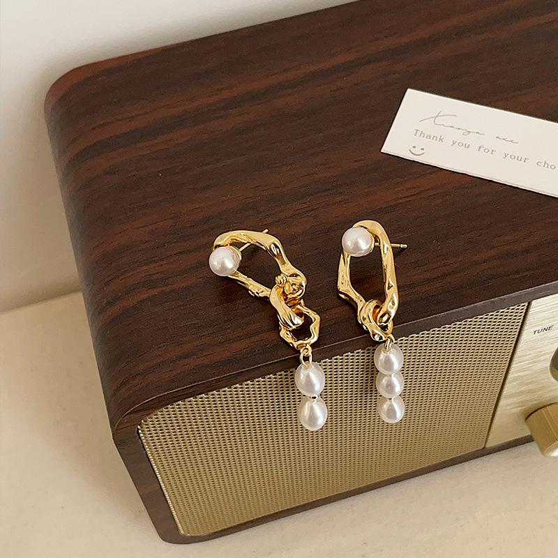 

Серьги-гвоздики в стиле ретро с асимметричной бахромой из жемчуга, женские, легкие, роскошные, элегантные, темпераментные, уникальные, индивидуальные, универсальные серьги