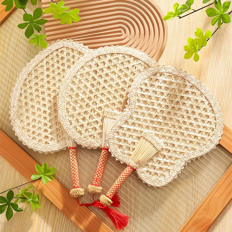 Hand-Woven Straw Fan Vintage Pufan Chinese Handmade Hand Shaking Fan Wheat Straw Craft Gift Home Decoration Party Dance Hand Fan