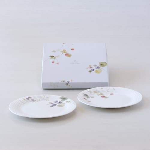 NARUMI Lucy Garden Plate Set, 24cm Diameter, Berry Pattern, Set of 2, Stylish and Cute Relief Design, Microwave and Dishwasher Safe, Gift Boxed, 96011