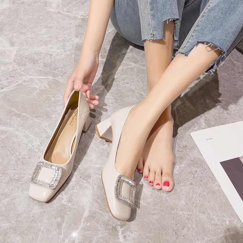 Thick heel high heels are not tired of feet 2025 new red women's shoes Xiuhe wedding shoes medium heel patent leather square head women's single shoes