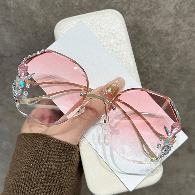 2025 New Crystal Sunglasses - Trendy Rhinestone UV400 Shades for Women