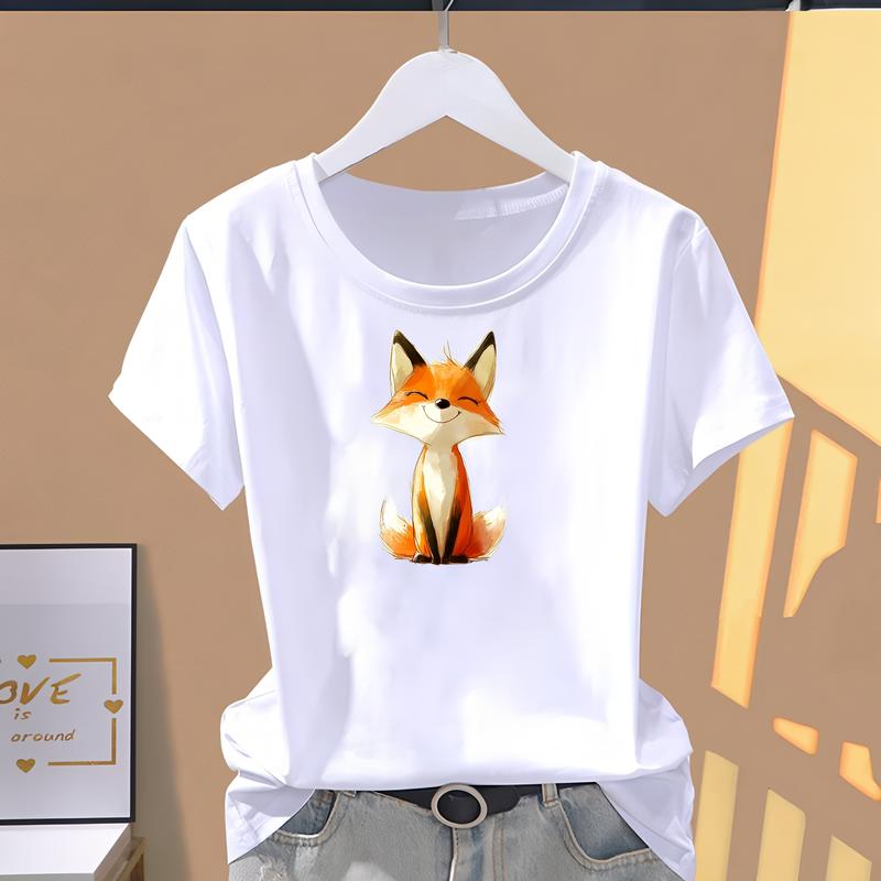 Cute and stylish women's short-sleeve T-shirt, perfect for summer daily trendy fashion.