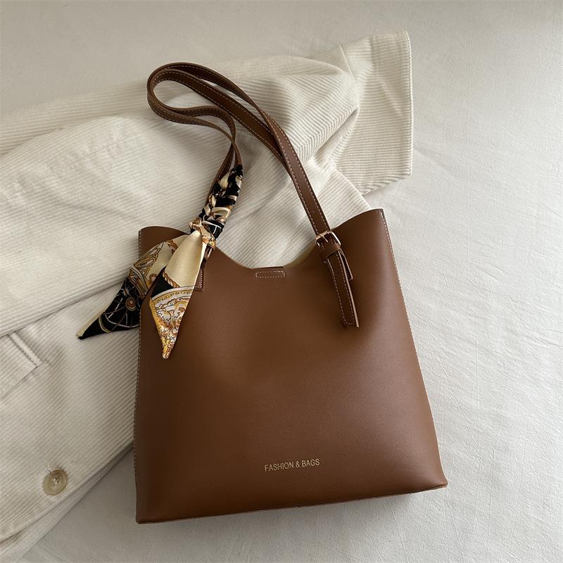 

Премиум-смысл, универсальная большая сумка через плечо для женщин 2025 года, новая модная повседневная простая сумка-тоут большой вместимости светло-коричневого