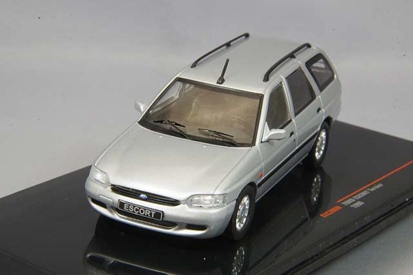 

Ixo Models Ford Escort Turnier 96 Silver 143 CLC396N
