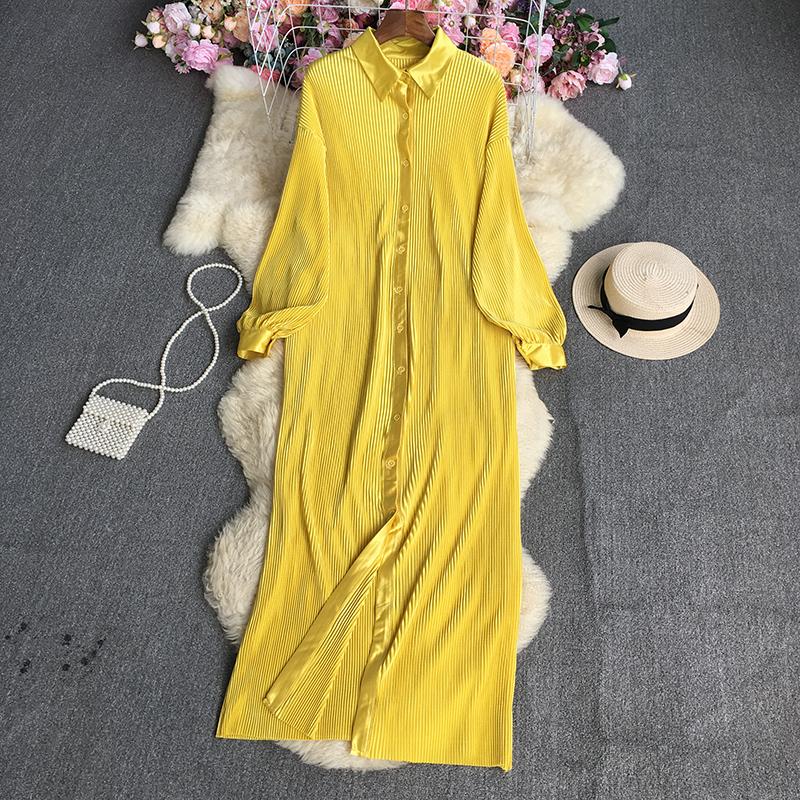 Letnia, jednokolorowa, luźna plisowana sukienka z klapami