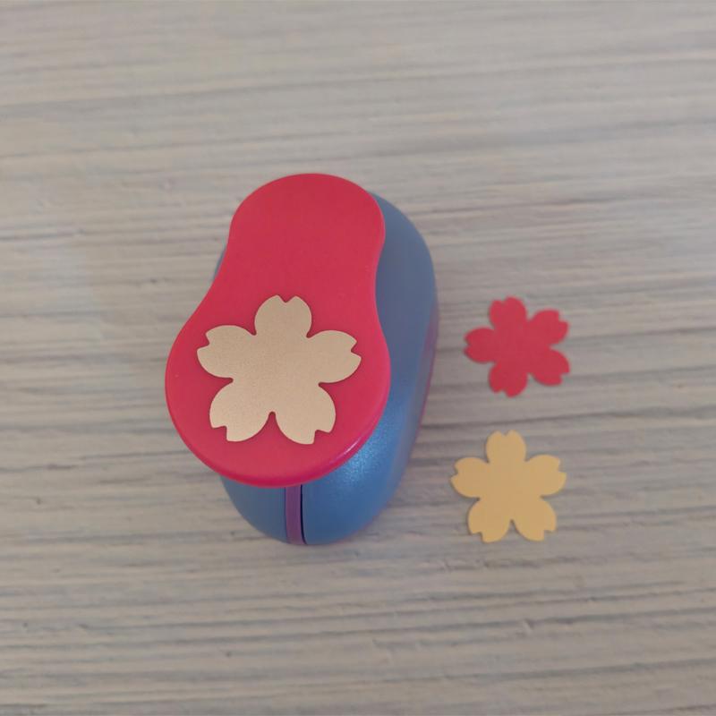 

1,8 см - 2,5 см Flower Furador Diy Paper Cut Eva Foam Maker дырокол Скрапбукинг экономия труда для детей дырокол своими руками cherry blossom разноцветный