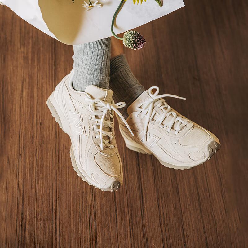 New Balance U204LMMC Unisex Lifestyle Shoes