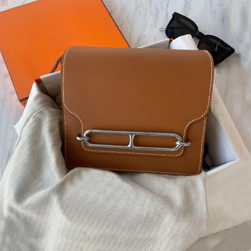 This Children's Bag Is Elegant, Fashionable, Simple and Versatile. It's A Small Square Bag with A Single Shoulder and A Crossbody