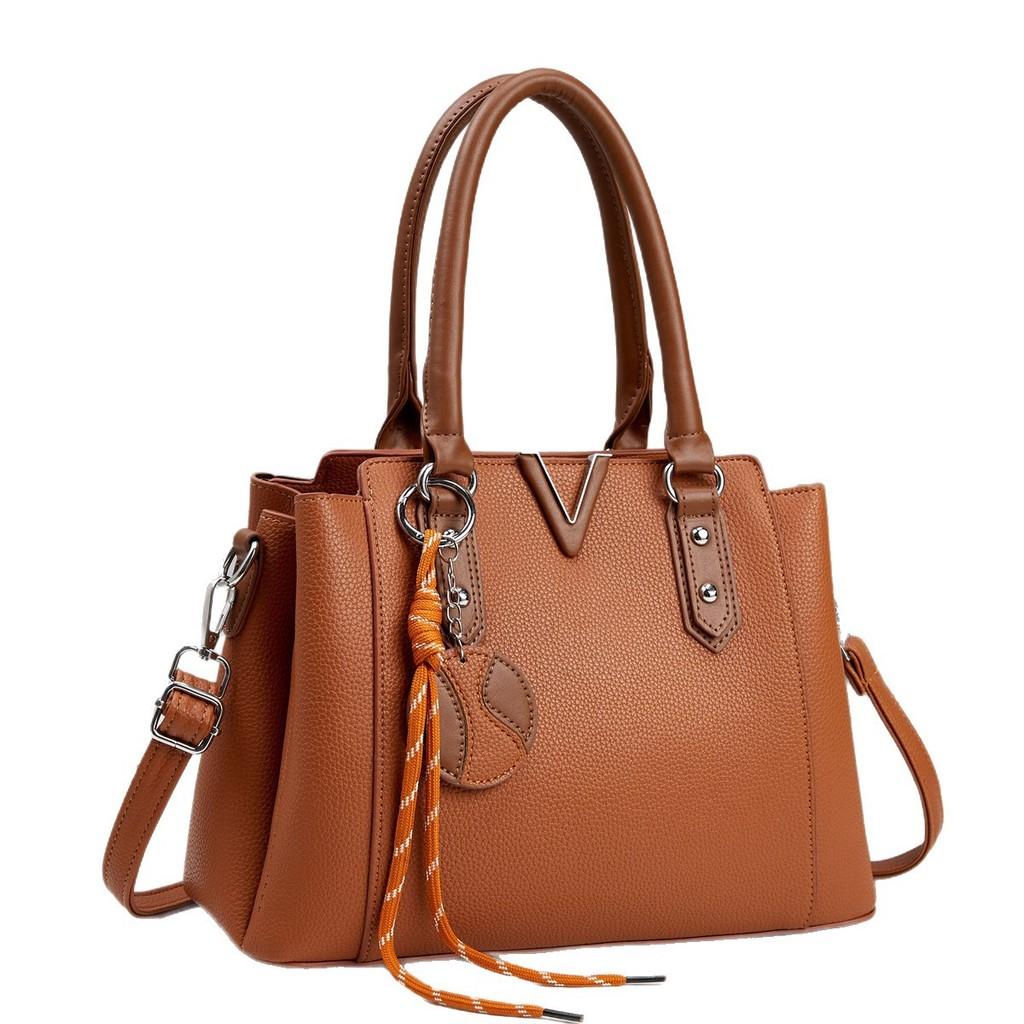 Stylish Ladies Handbag Made Of Pu With Zipper Closure For Office Use