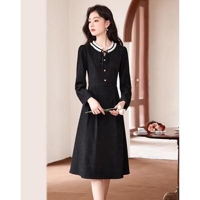 Elegantes französisches Midi-Kleid mit langen Ärmeln