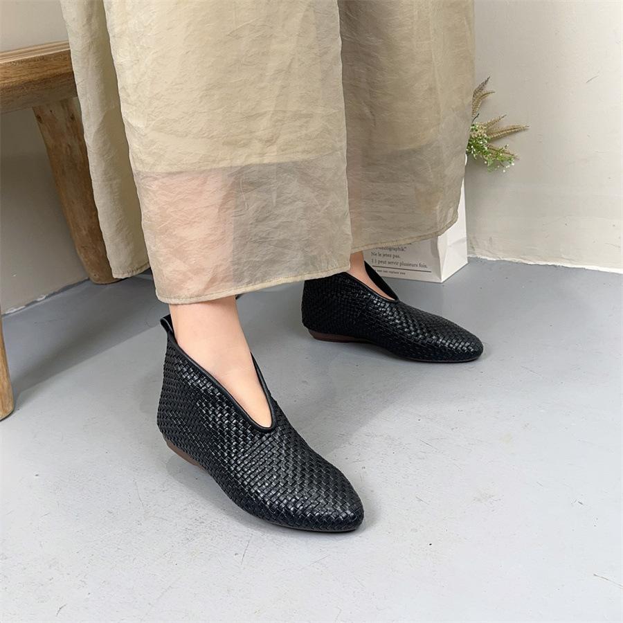 

Ботинки Johnature Retro из натуральной кожи, плетеные вручную, женские, слипоны, короткие, с острым носком на плоской подошве 40 чёрный