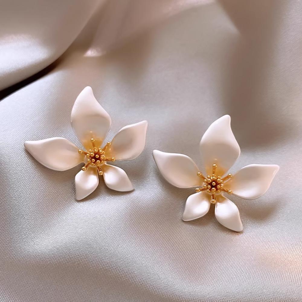 Elegant Zircon Flower and Pearl Stud Earrings - High-End Niche Design