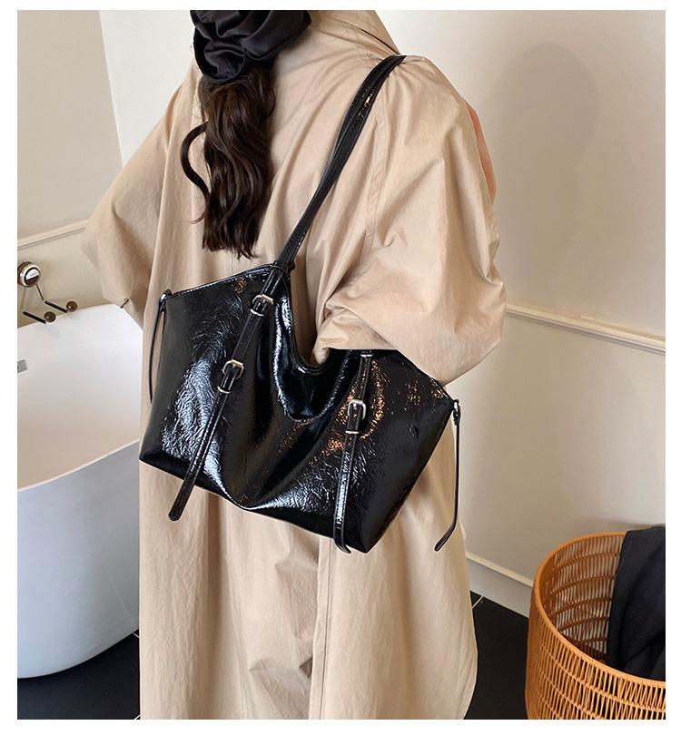 Fashion and leisure large-capacity tote bag women's new 2025 large bag high-end niche commuter bag trendy shoulder bag