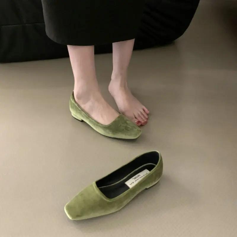 Fashion Retro Red Velvet Flat Shoes for Women 2025 New Spring and Autumn French Leopard Loafers Pattern Women Shoes Ladies