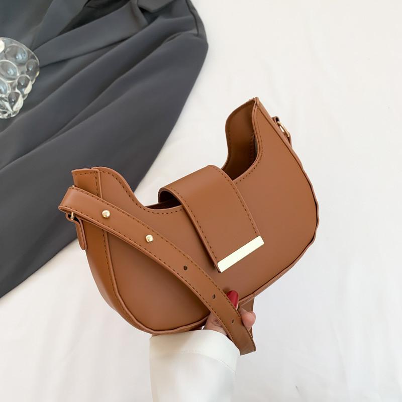 Trendy Simple Shoulder Bag For Women In Fashionable Colors Suitable For Daily Casual Outfits