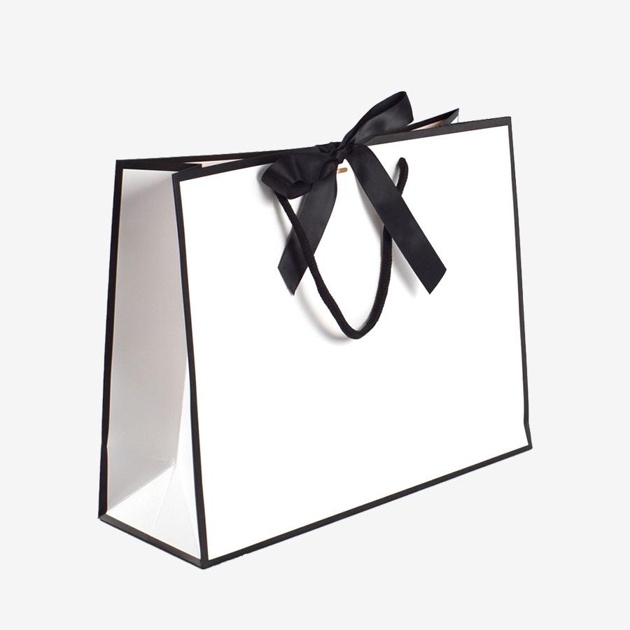 

Elegant Gold-Trimmed Bow Gift Bag with Black Edges - Multi-Size Paper Tote for Clothing Stores