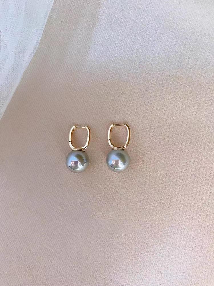 Elegant French Retro Pearl Ear Cuffs: 2023 High-End Light Luxury Women's Jewelry