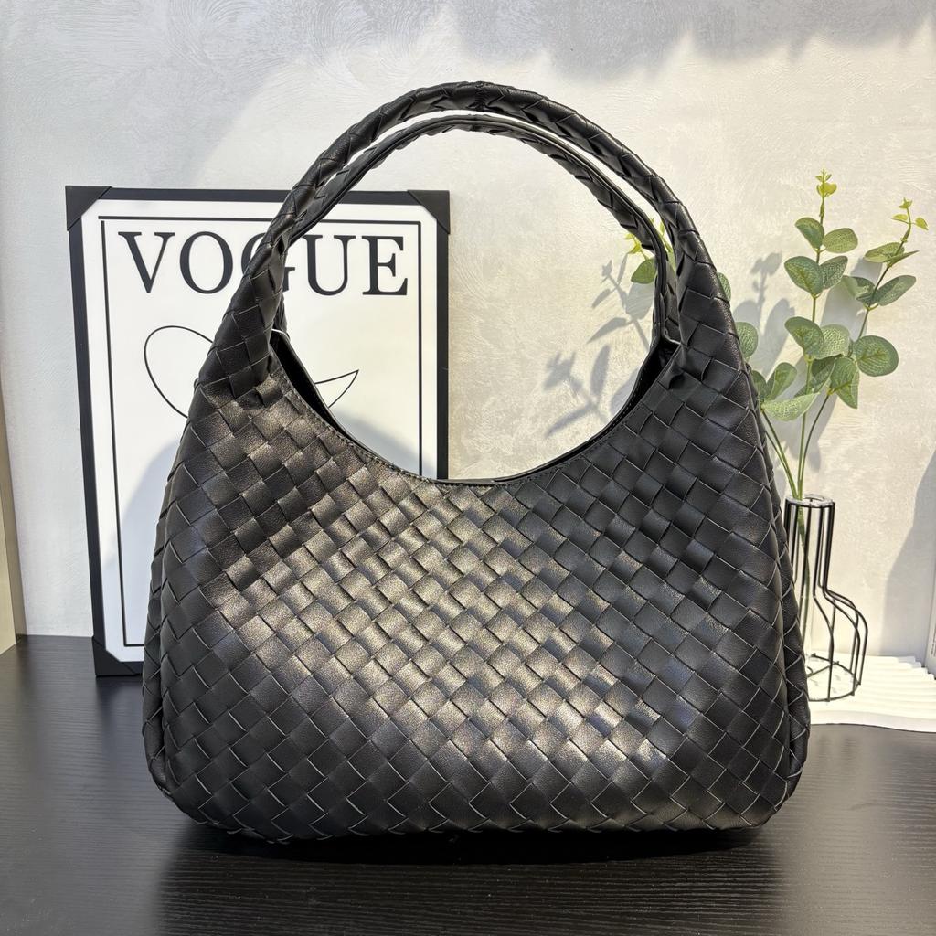 Cross-border bag women's large-capacity 2026 new trendy fashion woven portable bucket bag versatile commuter tote bag