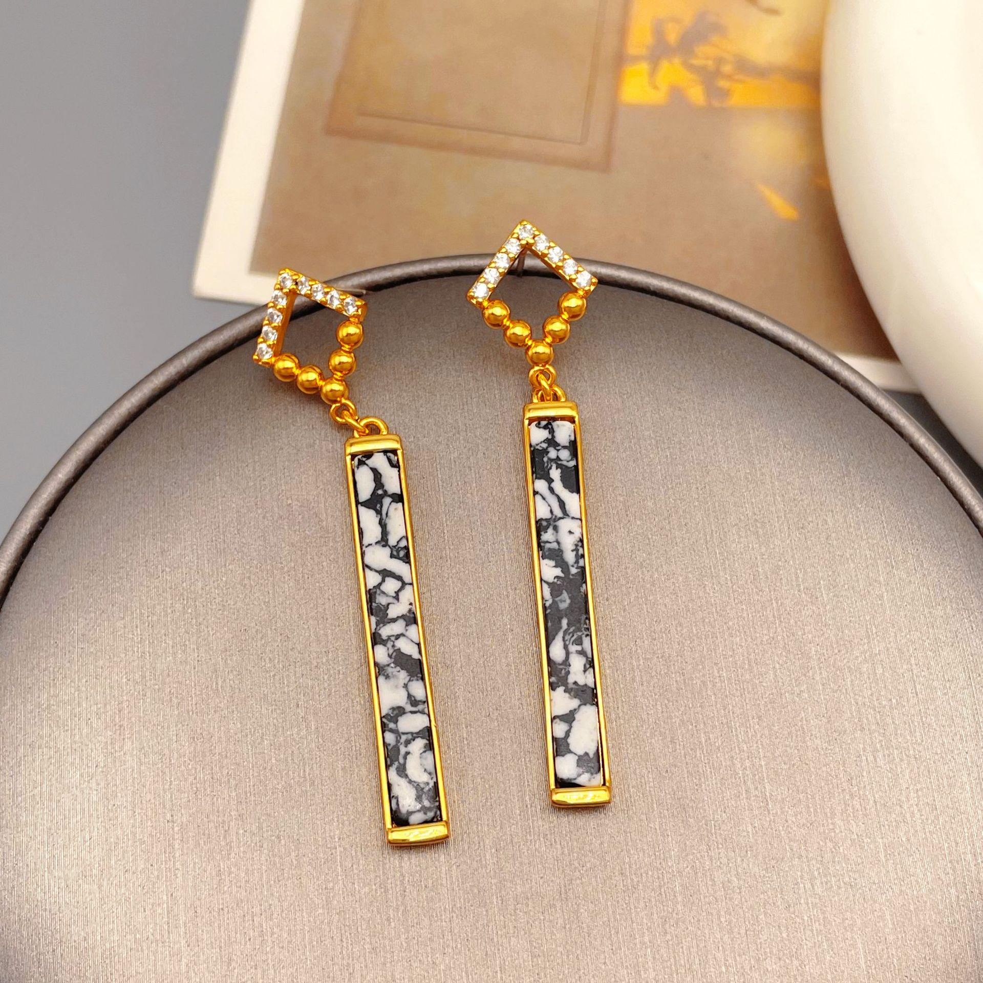 

Европейский и американский стиль, легкая роскошь, минималистичные серьги-подвески с кисточками и натуральными камнями