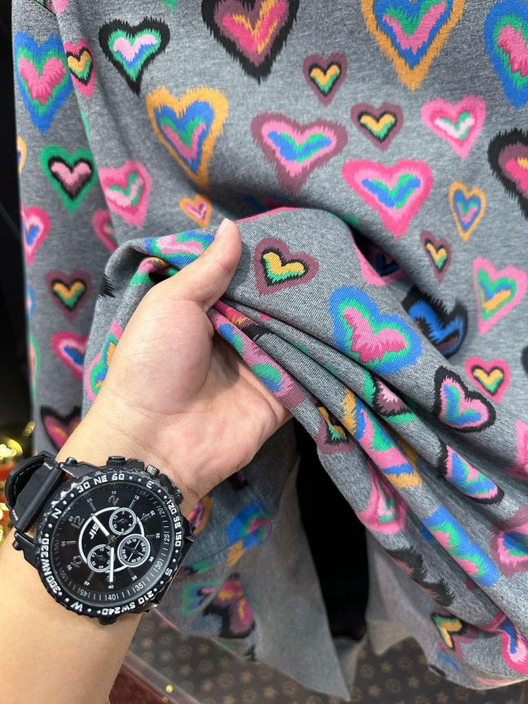 Men's Colorful Heart Print Round Neck Sweatshirt - Stylish, Versatile, & Casual Pullover for Autumn/Winter