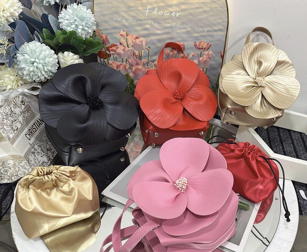 Französische Blütenblatt-Blumen-Handtasche - Frühlings-Tragetasche & Umhängetasche mit Kette für Damen