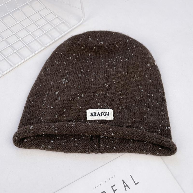 

Unisex Knit Cap For Women And Men Autumn And Spring Warmth And Wind Resistance коричневий