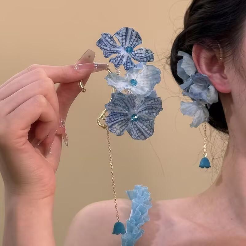 

Модные клипсы для женских украшений синий